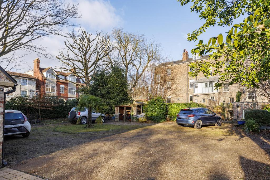 78 Basement Flat 1.jpg