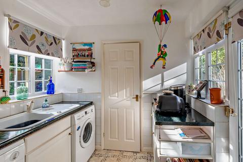 4 Manor Drive, Chelmsford, CM2 7EX