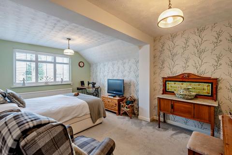 4 Manor Drive, Chelmsford, CM2 7EX