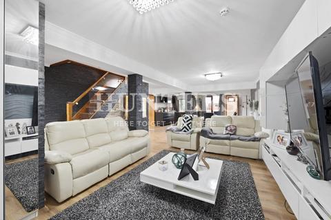 4 Paddock Road, London, NW2 7DL