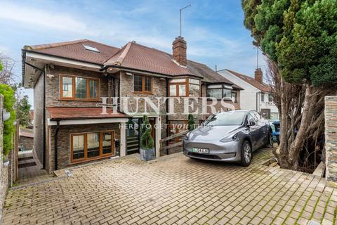 4 Paddock Road, London, NW2 7DL