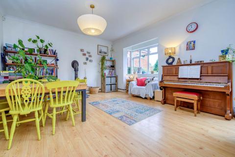 70 Oakley Road, Caversham, Reading, RG4 7RN