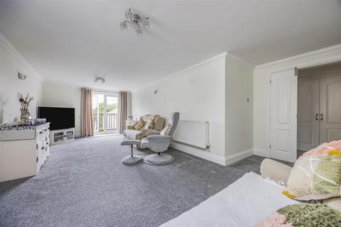 2 bedroom flat for sale, 82 Penn Hill Avenue, Poole