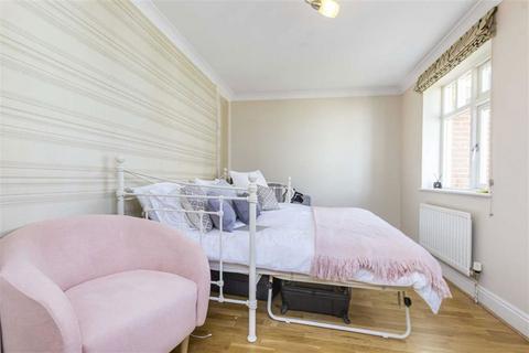 2 bedroom house to rent, Royal Oak Mews, Teddington TW11