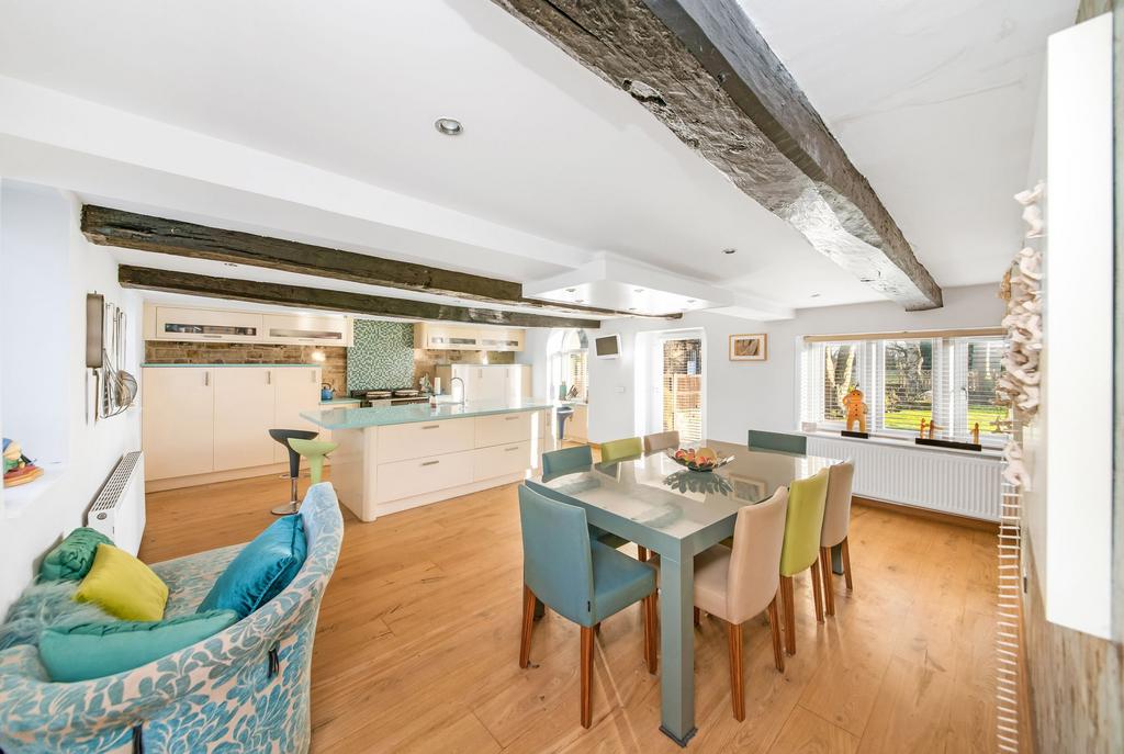 Dining kitchen