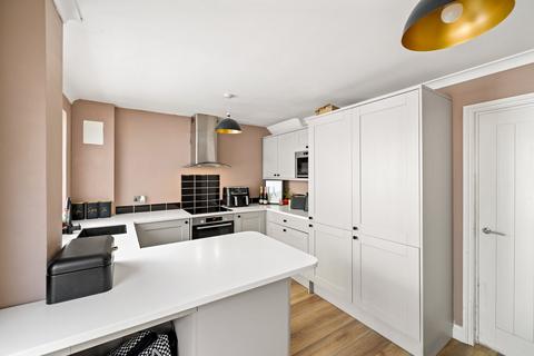 3 bedroom end of terrace house for sale, The Street, Eythorne, Dover, CT15