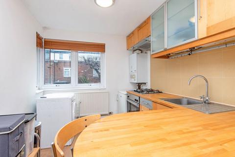 1 bedroom flat to rent, East Smithfield, London E1W