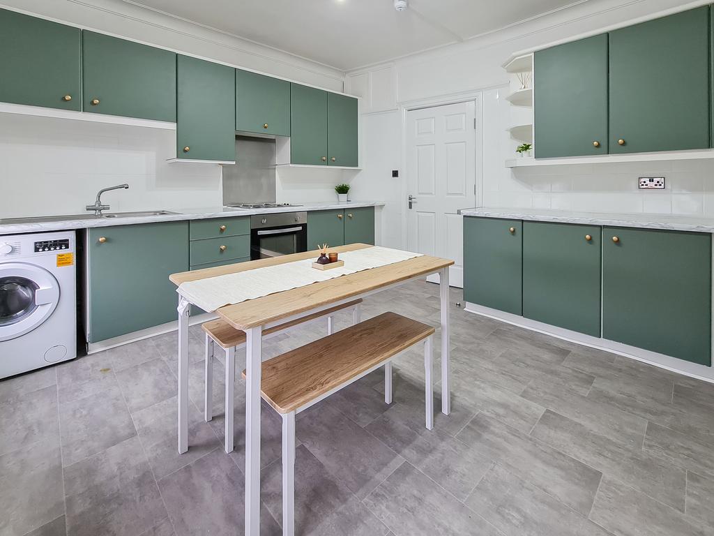115a - Kitchen 3