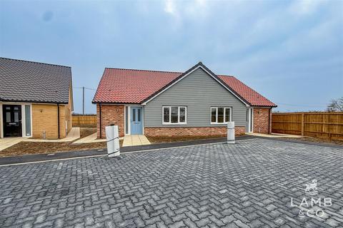 2 bedroom semi-detached bungalow for sale, Thorpe Road, Little Clacton CO16