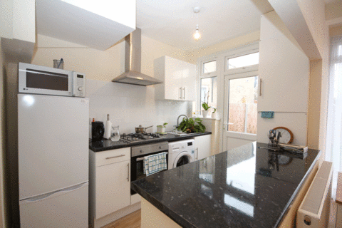 3 bedroom semi-detached house to rent, Lawrence Crescent, Edgware HA8