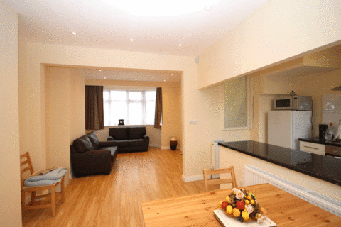 3 bedroom semi-detached house to rent, Lawrence Crescent, Edgware HA8