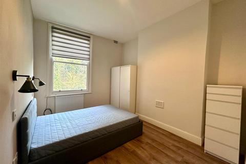 2 bedroom flat to rent, Florence Road, Hornsey