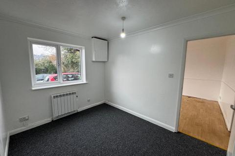 1 bedroom flat to rent, Kitchener Road, Hp11