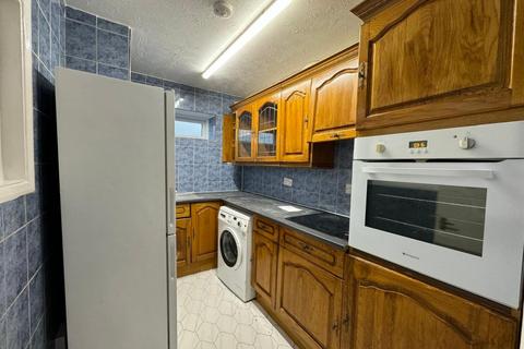 1 bedroom flat to rent, Kitchener Road, Hp11