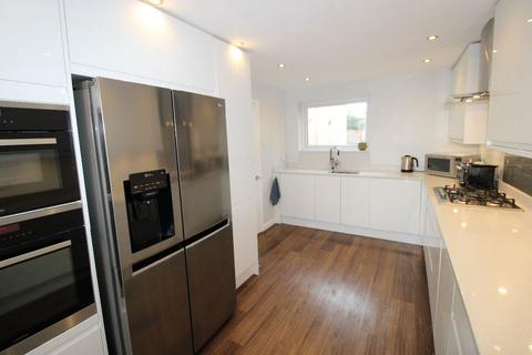 8 Dinglederry, Olney, MK46 5ES