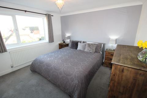 8 Dinglederry, Olney, MK46 5ES