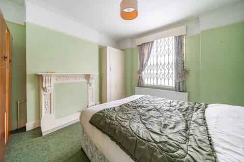 4 bedroom end of terrace house for sale, Edgeley Road, Clapham