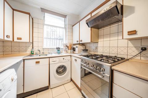 4 bedroom end of terrace house for sale, Edgeley Road, Clapham