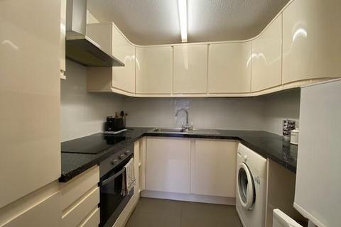 1 bedroom flat for sale, Ullswater Court, Glebelands Avenue, South Woodford, E18.