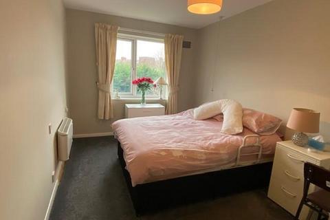 1 bedroom flat for sale, Ullswater Court, Glebelands Avenue, South Woodford, E18.