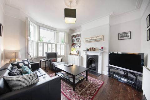 4 bedroom flat to rent, Astonville Street, Wandsworth, London, SW18