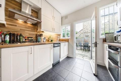 4 bedroom flat to rent, Astonville Street, Wandsworth, London, SW18