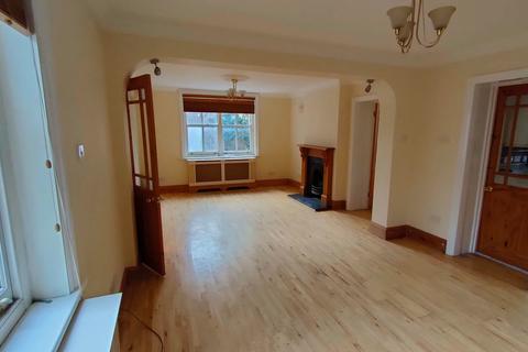 4 bedroom detached house to rent, Borgard Road, London SE18