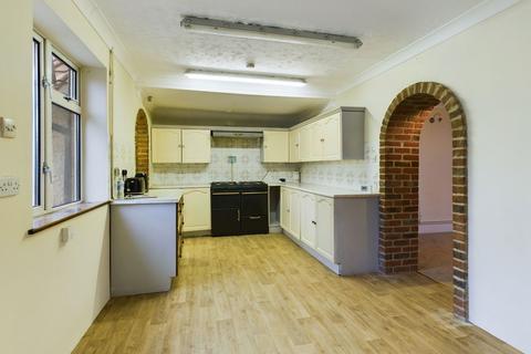 11 Church Road, Watton, Thetford, IP25 6DQ