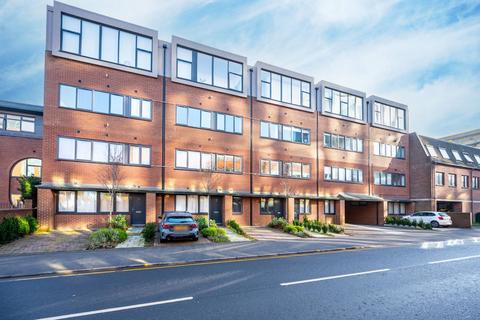 1 bedroom flat for sale, Trinity Place, Chertsey Road, Woking, WOKING, GU21