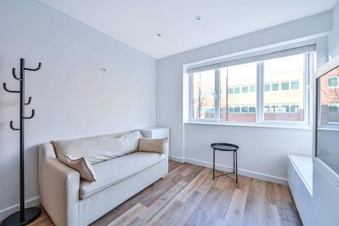 1 bedroom flat for sale, Trinity Place, Chertsey Road, Woking, WOKING, GU21