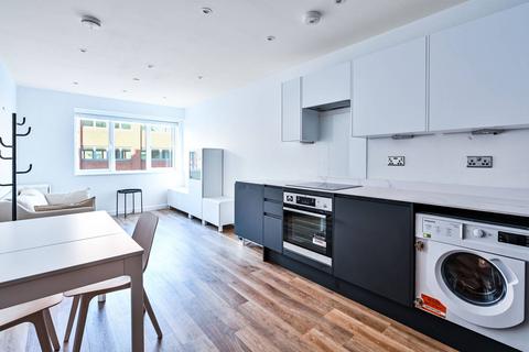 1 bedroom flat for sale, Trinity Place, Chertsey Road, Woking, WOKING, GU21