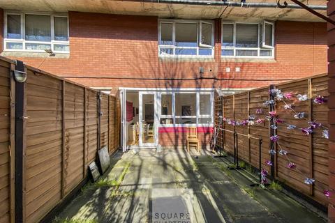 2 bedroom maisonette for sale, Sutterton Street, Islington, N7