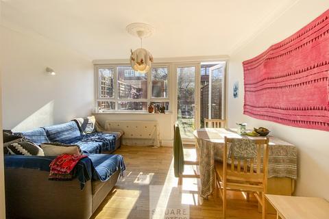 2 bedroom maisonette for sale, Sutterton Street, Islington, N7