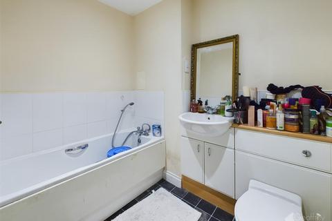 2 bedroom flat for sale, Edinburgh Gate, Harlow CM20