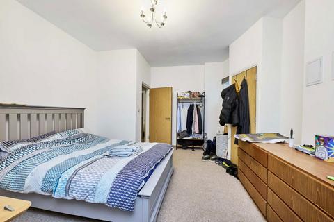 2 bedroom flat to rent, Stockwell Mews, London SW9