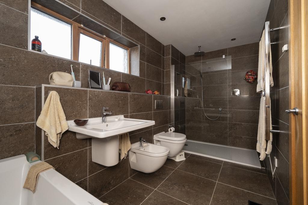 En suite shower room with bath