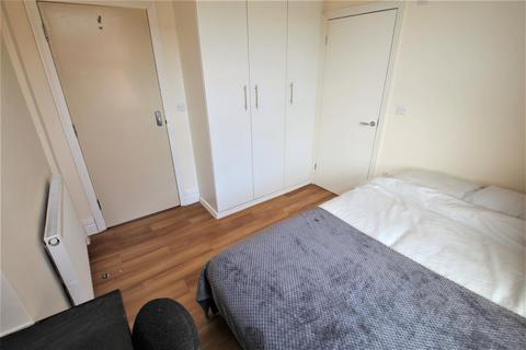 1 bedroom in a house share to rent, Hesketh Avenue, Kirkstall, Leeds, LS5 3EU