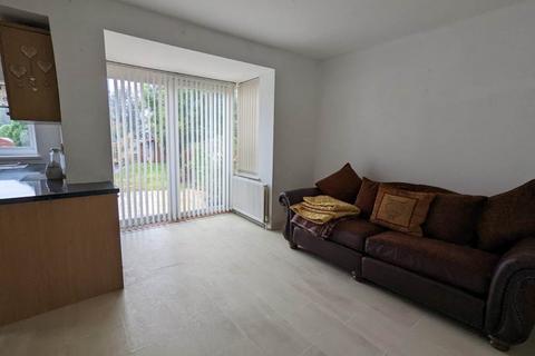 3 bedroom semi-detached house to rent, Llantwit Road, Neath ,