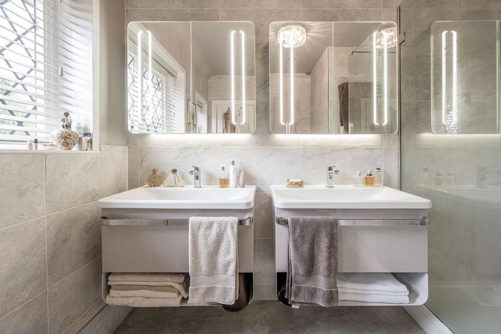 En-Suite 2