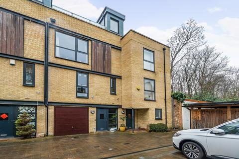 3 bedroom end of terrace house for sale, Chiltonian Mews, London, SE13