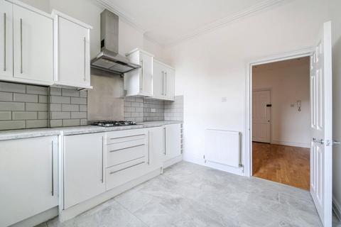 2 bedroom apartment to rent, Cyprus Road, Finchley Central, London, N3