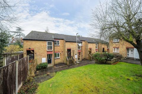 28 The Avenue, Northwood, HA6 2NL