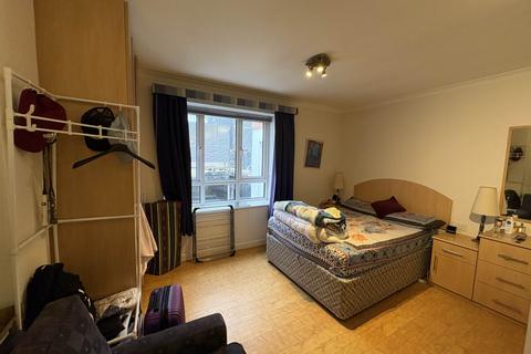 Studio to rent, Abbey Square, Reading