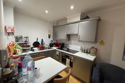 Studio to rent, Abbey Square, Reading