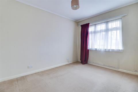 9 Dulverton Close, Westcliff-on-sea, SS0 0HS