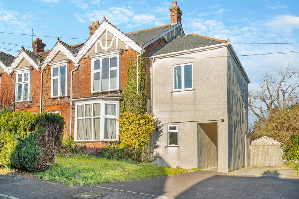 44 Bouverie Avenue