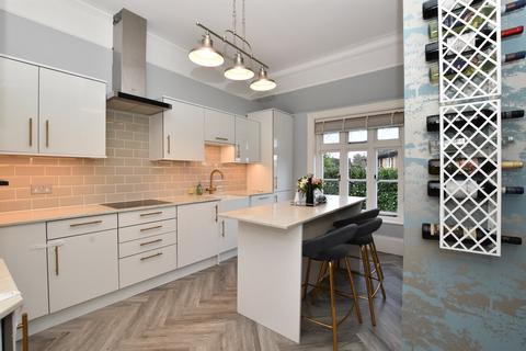 3 bedroom apartment for sale, Westerham Road, Oxted, RH8