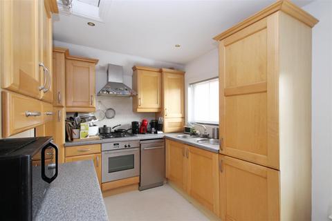 2 bedroom apartment for sale, Newtown Road, Warsash SO31