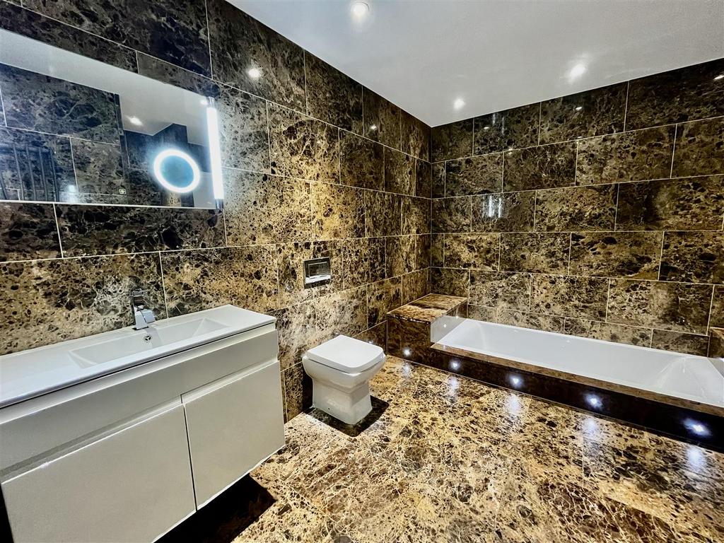 Jack and jill bathroom