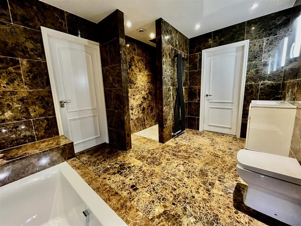 Jack and jill bathroom